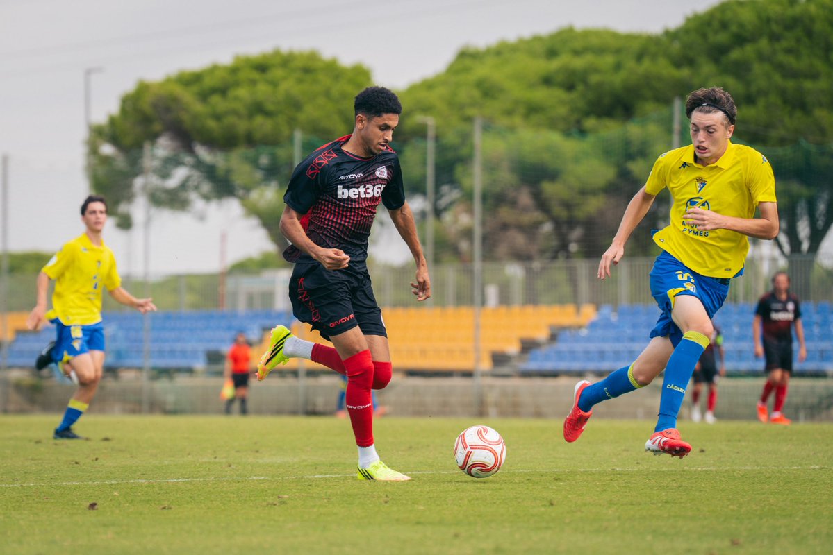 LincolnRedImps's tweet photo. Valuable minutes in the tank 💪
#LRIFC https://t.co/eCD1ILX45B