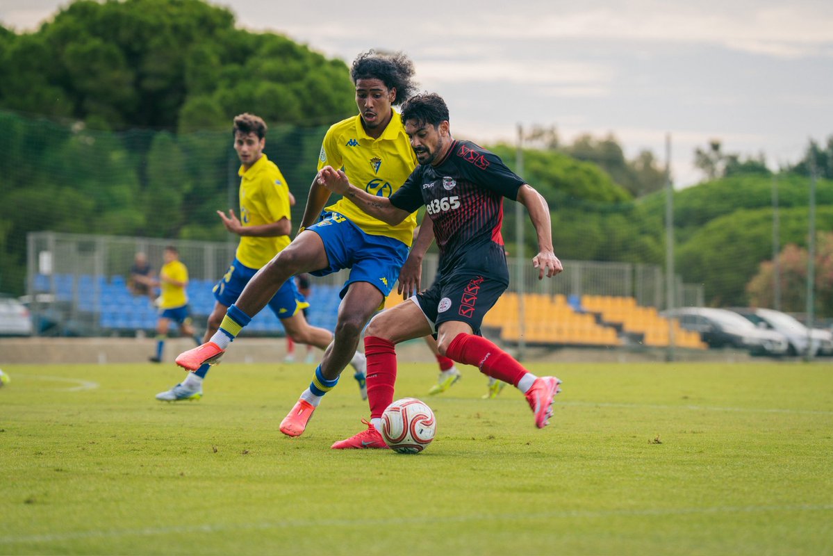 LincolnRedImps's tweet photo. Valuable minutes in the tank 💪
#LRIFC https://t.co/eCD1ILX45B