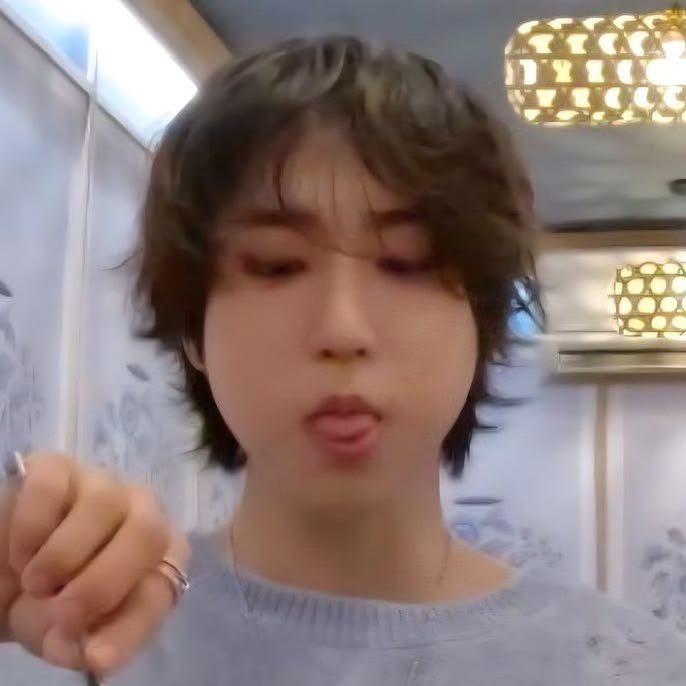 jinniesungie_'s tweet photo. blep 𐔌՞. .՞𐦯 https://t.co/6fEWGPsOAq