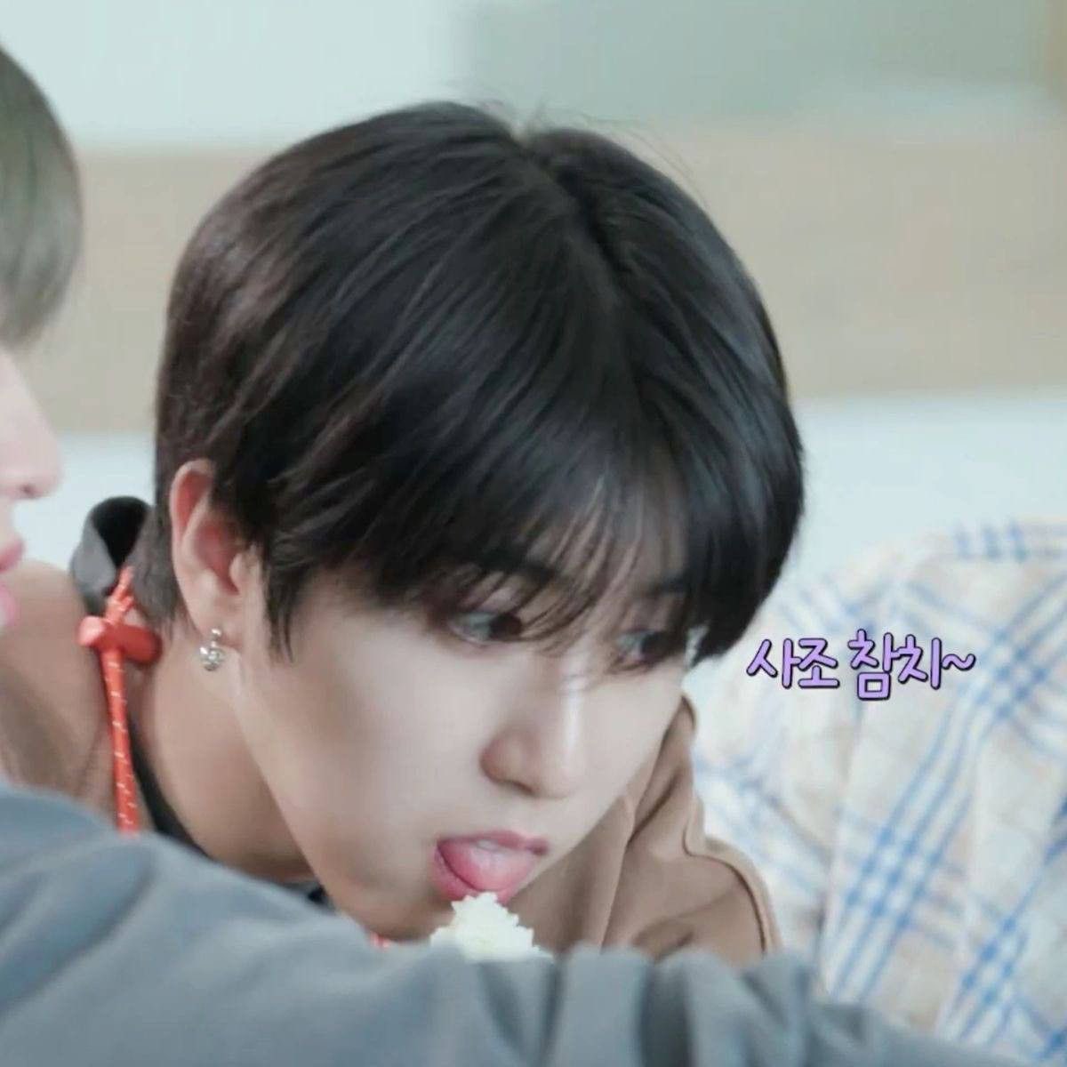 jinniesungie_'s tweet photo. blep 𐔌՞. .՞𐦯 https://t.co/6fEWGPsOAq