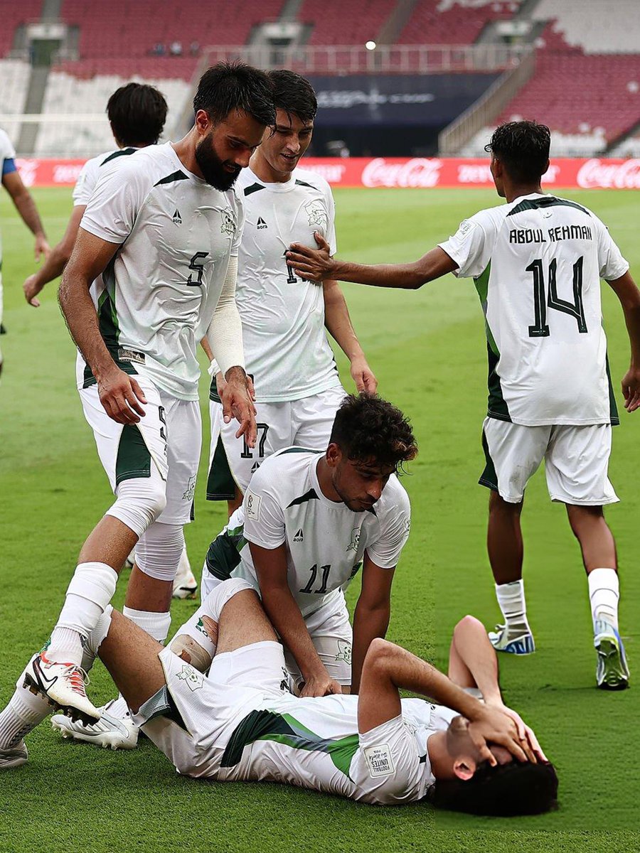 TheRealPFF's tweet photo. Proud of this team. Proud of the Shaheens. 

Pakistan Zindabad!🇵🇰🦅 https://t.co/gxrcH2uWIJ