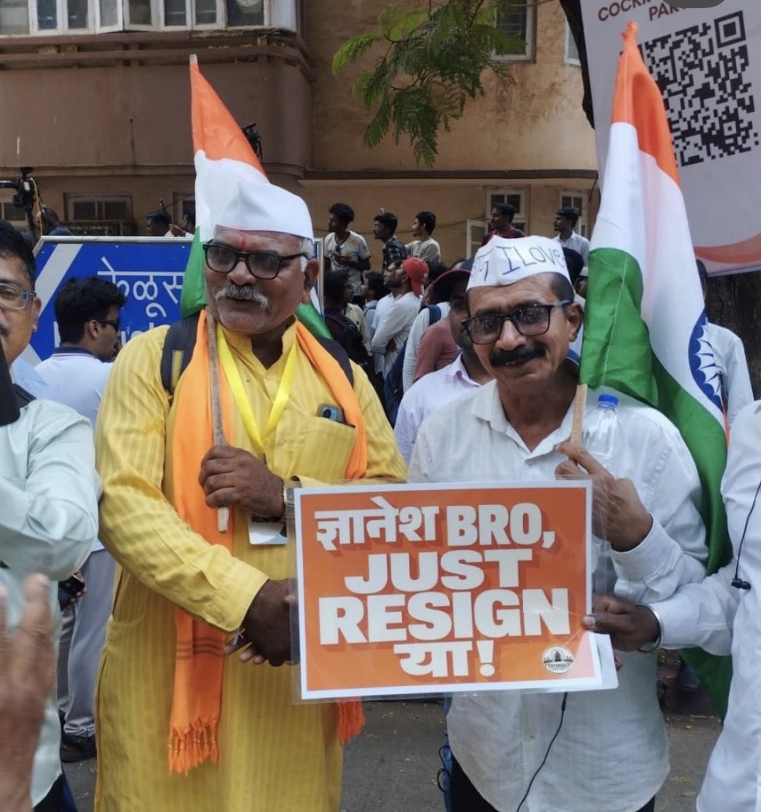 kadaipaneeeer's tweet photo. loving the placards in mumbai protest https://t.co/Zv6x0X5da7