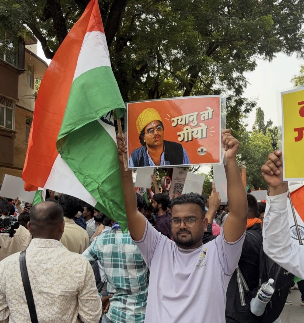 kadaipaneeeer's tweet photo. loving the placards in mumbai protest https://t.co/Zv6x0X5da7