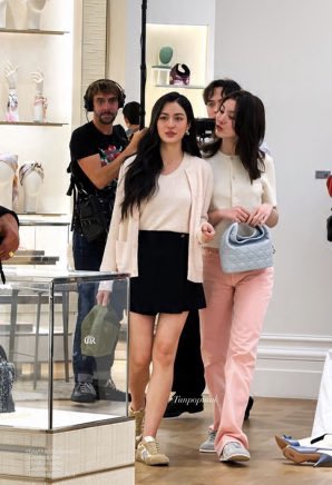 KmtKim's tweet photo. ยิ่งซูม ยิ่งชัด
ภาพชัด❌
แฟนชัดๆ✅

#LinglingKwong #OrmKornnaphat #LingOrmDiorSummer27 #LingOrm #Dior #DiorSummer27 #PFW https://t.co/IyZl0cuPzs