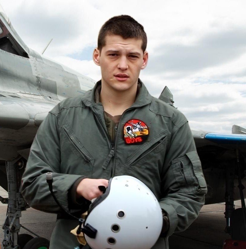 DakdaR22's tweet photo. 🇺🇦 Captain Marat Redvanovych Mambetov, just 25 years old, gave his life defending Ukraine.💔

A flight commander of the 40th Tactical Aviation Brigade “Ghost of Kyiv,” Marat was carrying out a combat mission in eastern Ukraine on October 1, striking Russians from the air.

His MiG-29 was hit by a Russian missile. Marat managed to eject from the aircraft, but tragically did not survive.💔

He was a defender who took to the skies knowing the danger, and continued carrying out combat missions to protect his country🇺🇦

Honor to you 🫡
RIP, hero