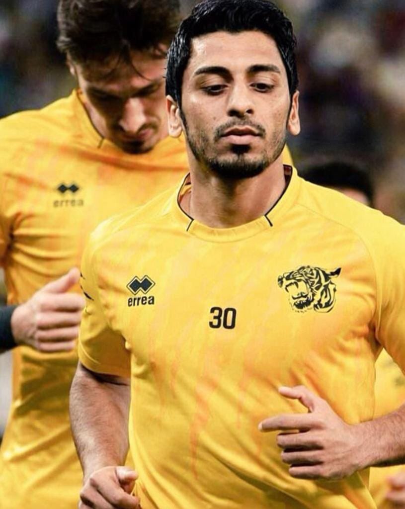 ittfc30's tweet photo. اللاعب السابق سيف سلمان 🇮🇶 في احد البرامج الرياضية العراقية ، واجههم بكل وضوح بعد ما اصبح حديثهم قائم على التقليل من بطولة الخليج المقامة حاليًا في المملكة العربية السعودية 🇸🇦 

بل ان المذيع وصل به الامر الى قول " تجيك التوجيهات من جدة " في اشارة الى موقفه عن الدفاع عن البطولة و السعودية 

سيف لعب مع الاتحاد وبعدها انتقل بنظام الاعارة الى هجر وقضى قرابة الموسم في السعودية ، لكنه لم ينسى ما قدمته له المملكة وشعبها ..

الرجال تحفظ الجميل .. حتى بعد الرحيل 💛 🇮🇶