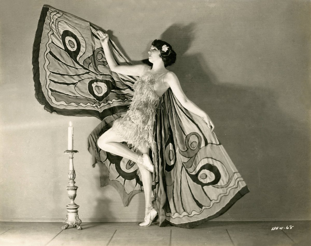 RomanPBone1's tweet photo. Bebe Daniels publicity for Singed Wings (1922).

Fashion Friday. https://t.co/7jwk3Yb5Dw
