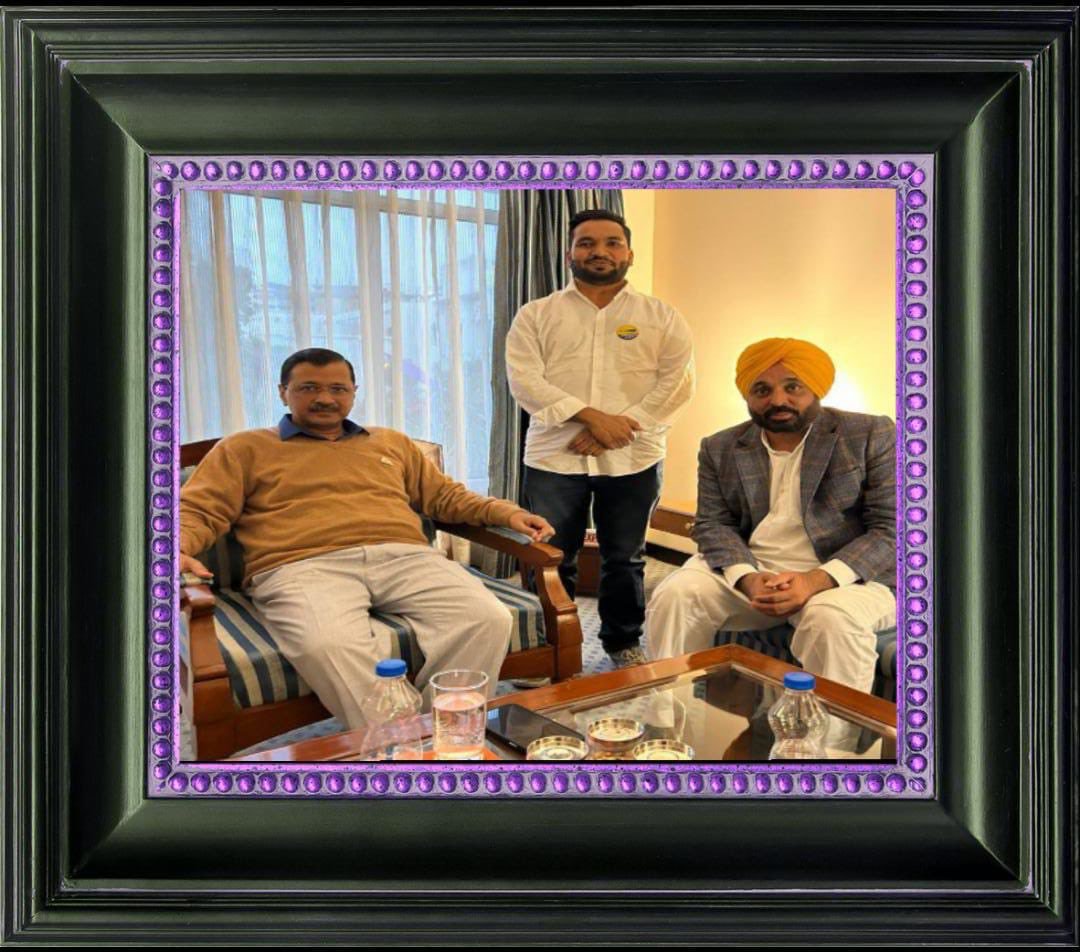 Yug8912's tweet photo. As @VijayGajeraO exposed again, he is another AAP bstards passing as neutral actor in CJP protest. https://t.co/hGd7u1COGu