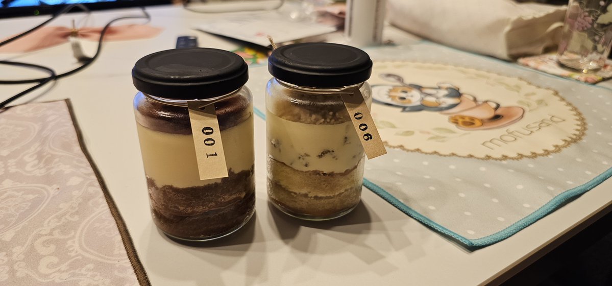 MareArmonioso's tweet photo. 気になってた大阪の谷六にある
ティラミス専門店
Tiramisu No.6

オリジナルティラミス(001)と
季節限定の栗のティラミス(006)

まさかの冷凍だったので帰宅後すぐ冷蔵解凍してましたのでお風呂上がりのデザート https://t.co/VdhrUTTjaO
