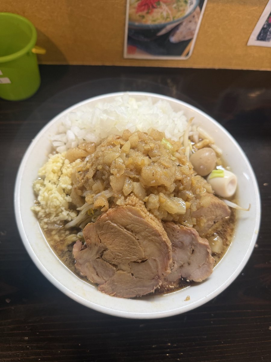 shinki26uvwd's tweet photo. 仕事前に夏二郎水島へ🍜
リニューアルしたスープ
美味しかった😌
夏二郎チャージしたし
今日から夜勤4連勤頑張りますか💪🏻
#あしたの夏二郎 https://t.co/sdN6mIUc8B