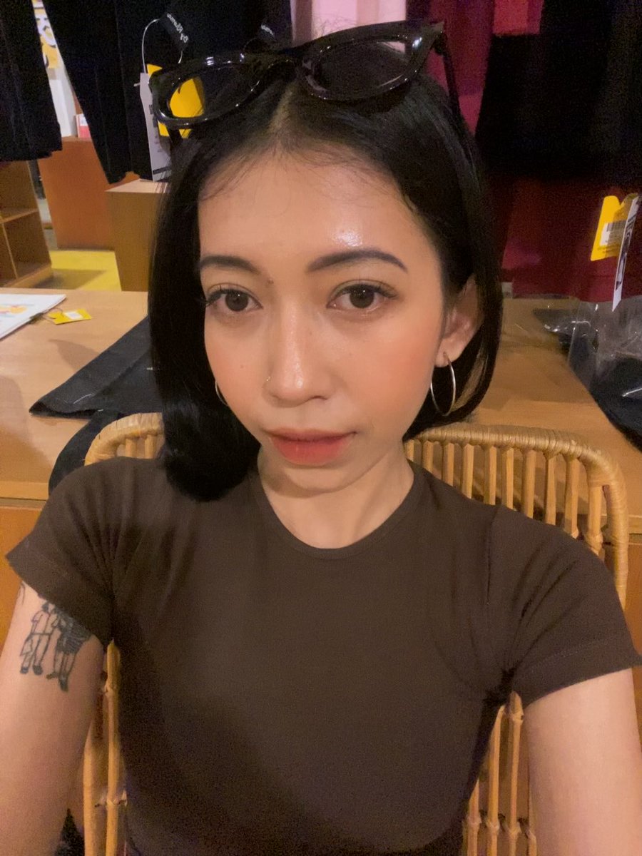 feedingtrenzy's tweet photo. gue cuma bilang mau main, tp langsung dikasi wang jajan😭 km pacarku, orang tuaku, bos aku, atau mama gula aku intan?😭😾 https://t.co/eJHoZCtMOJ