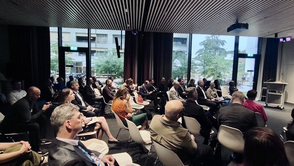 thecryptovalley's tweet photo. 🍃 What a great evening in Geneva!

@thecryptovalley Sustainability WG × @MSF hosted a focused discussion with leaders from @MSF, @UNICEF, @Refugees and the broader Web3 and finance ecosystem, with @StephdaSteph and @SoaviMichele from the Sustainability Working Group, on how AI, health data, digital infrastructure and Web3 can address real-world humanitarian needs.

The key question: how can emerging technology translate into practical, scalable solutions for humanitarian and healthcare systems?