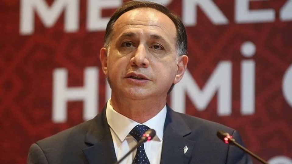 AbidinDaver_'s tweet photo. 🔥Ferhat Gündoğdu MHK döneminde 4 büyükler :

✅En çok golü iptal edilen  Galatasaray 
✅En çok kırmızı kart gören Galatasaray 
✅Aleyhine en çok penaltı  Galatasaray 
✅En çok penaltısı iptal edilen Galatasaray
✅En çok penaltı kullanan  fenerbahçe
✅Rakipleri en çok kart gören fenerbahçe
✅Mağlup veya beraberken en çok maçı uzatılan fenerbahçe 
✅Rakiplerinin en çok golü iptal edilen fenerbahçe