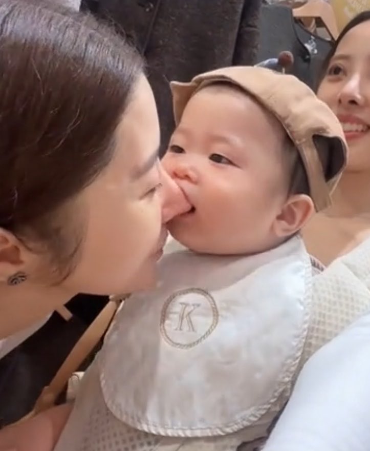 vousjay's tweet photo. 555555555555555555555555555 https://t.co/A7jr8m1rgS