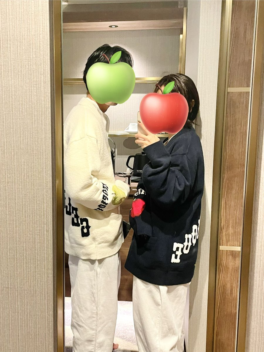 mmmsskd's tweet photo. ミセスじゃーんって思って4年前に買ったりんごのワンポイントがかわいいジェラピケのカーディガン🫶
2026年ついに公式コラボが出るなんて…😭
嬉しいです！！！
 #MrsGREENAPPLE https://t.co/aIhRx334Bb