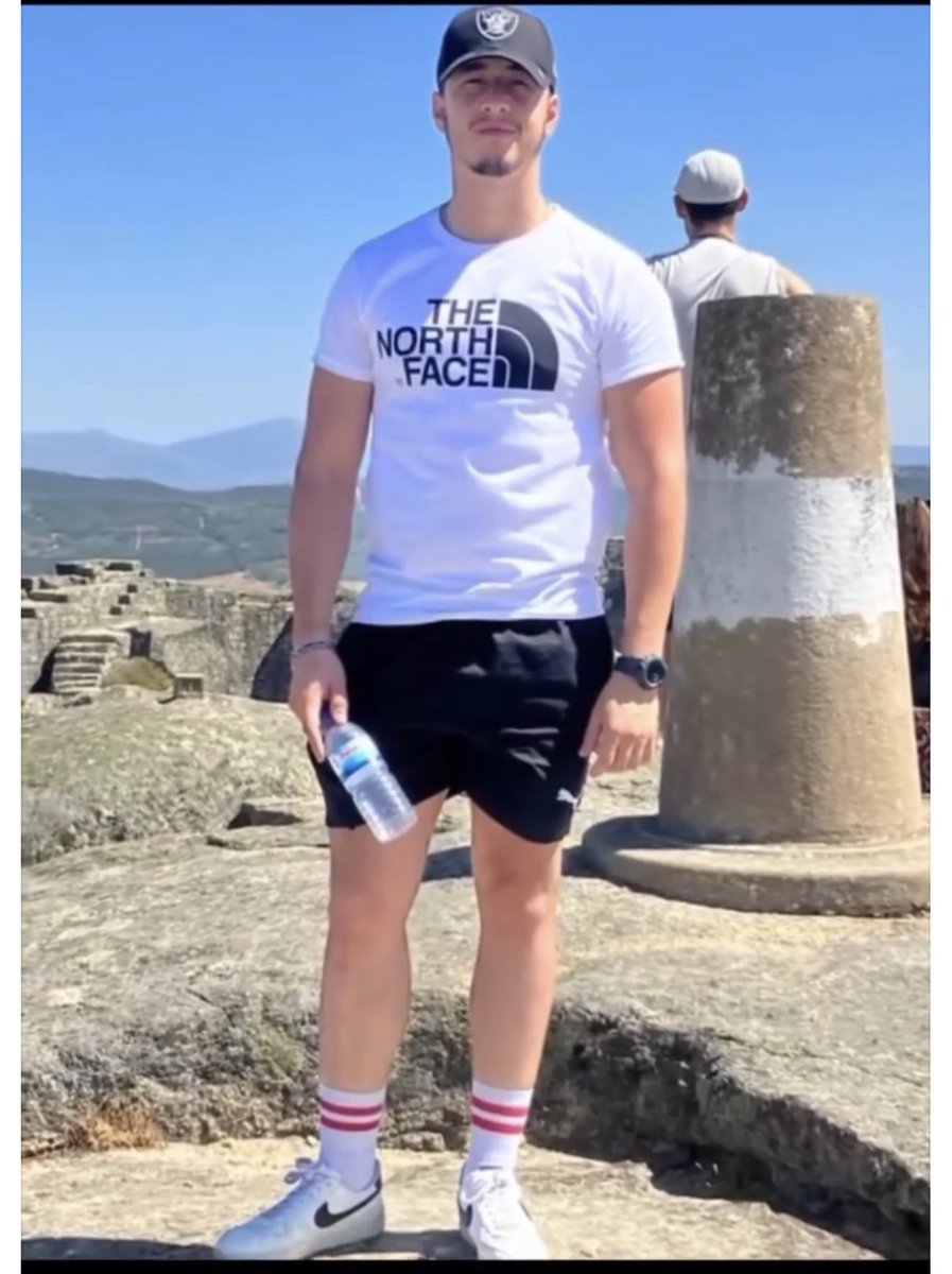 sonossabemos's tweet photo. Para quem tanto pergunta, quem ele é, aqui fica.
Chama-se João, é de Castelo Branco, tem já uma filha e a @carolinaranda_ já está com ele tem mais de um ano. @vininovais_12 é o insta dele.
#sonsatos https://t.co/TrquiDyBKQ