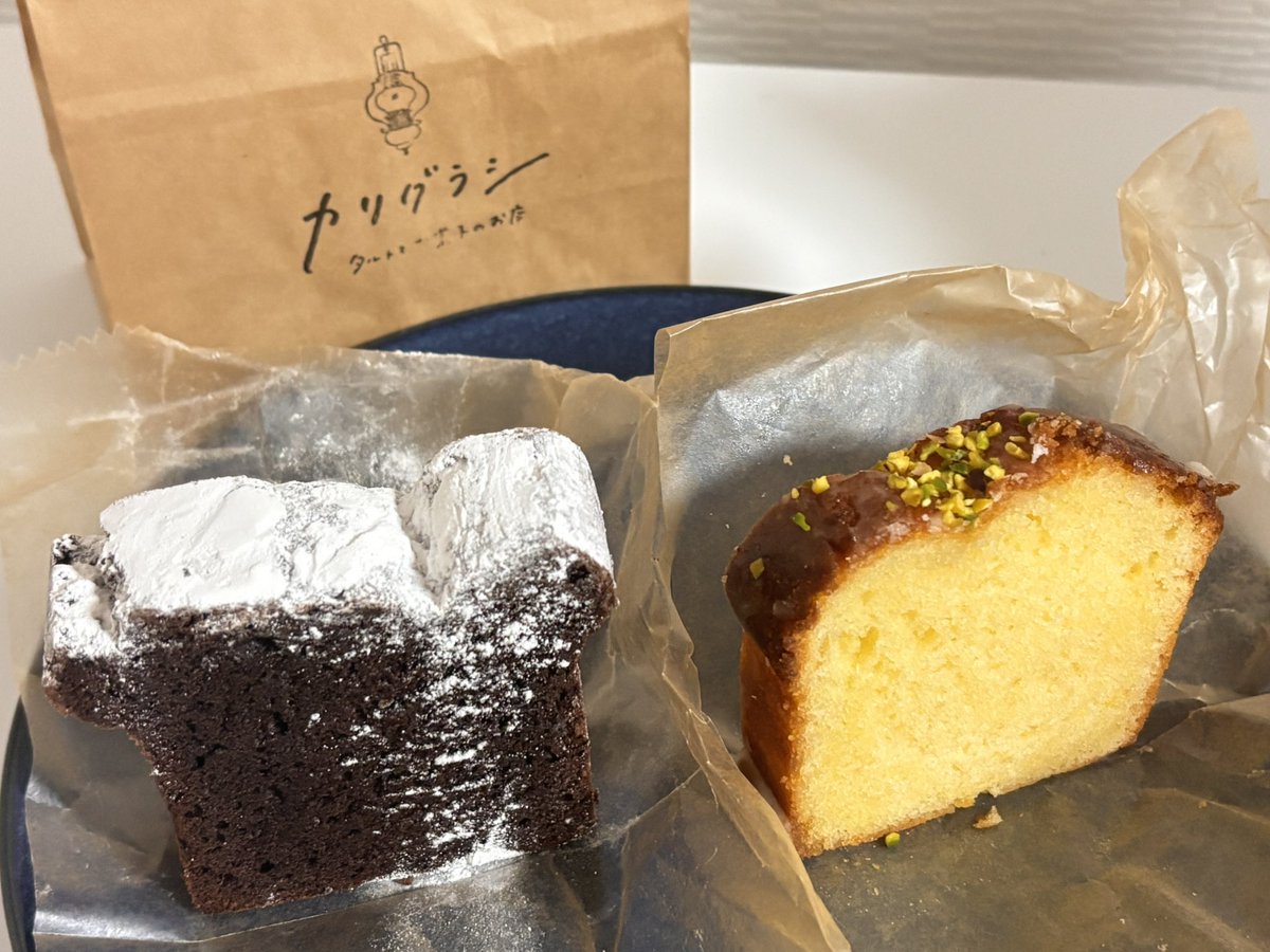 vikki0818's tweet photo. 初カリグラシさん

モンブランのタルト800円
スイートポテトタルト大学芋乗せ720円
ショートケーキタルト780円
ガトーショコラ440円
レモンケーキ360円

大きさにも値段にもびっくり❣️
焼き菓子も綺麗で美味しそうで、どれもお手軽価格✨
大きくてお腹いっぱい💕大人気なわけだ🥰 https://t.co/J5yfL2UAC8