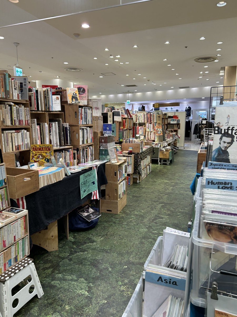 TOKYOBOOKPARK's tweet photo. 並びました✨
いつも通り、いやいつも以上に？たくさんの本と紙ものと雑貨がつまった楽しい会場になりました！
補充商品も連日追加される古本市です。
会期中は何度でもお越しくださいませ🙇
16日間、よろしくお願いします！

◼︎ひばりが丘の古本市◼︎
10月3日(土)〜18日(日)
ひばりが丘パルコ 1階 https://t.co/B9ilv49YlE