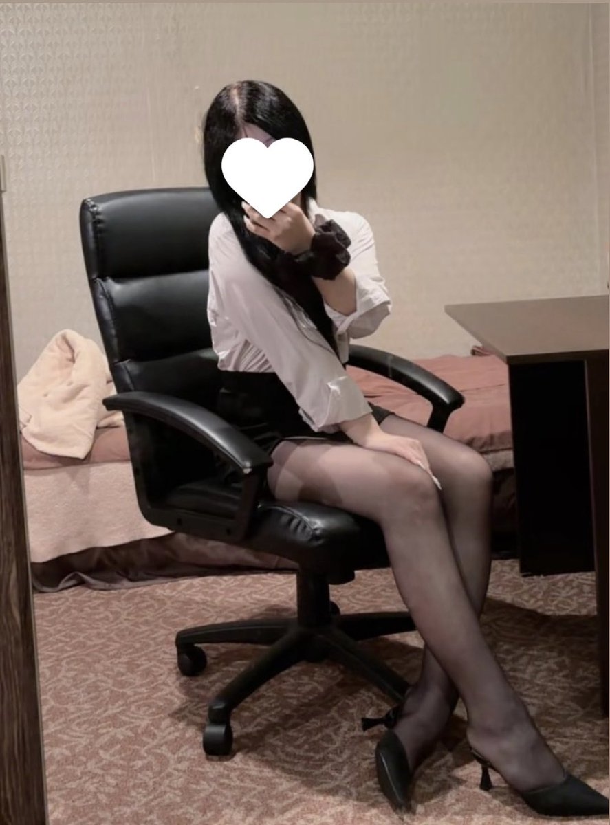 h0of1's tweet photo. 店長に痩せ���って褒められました😸 https://t.co/6PyLwHmUpb