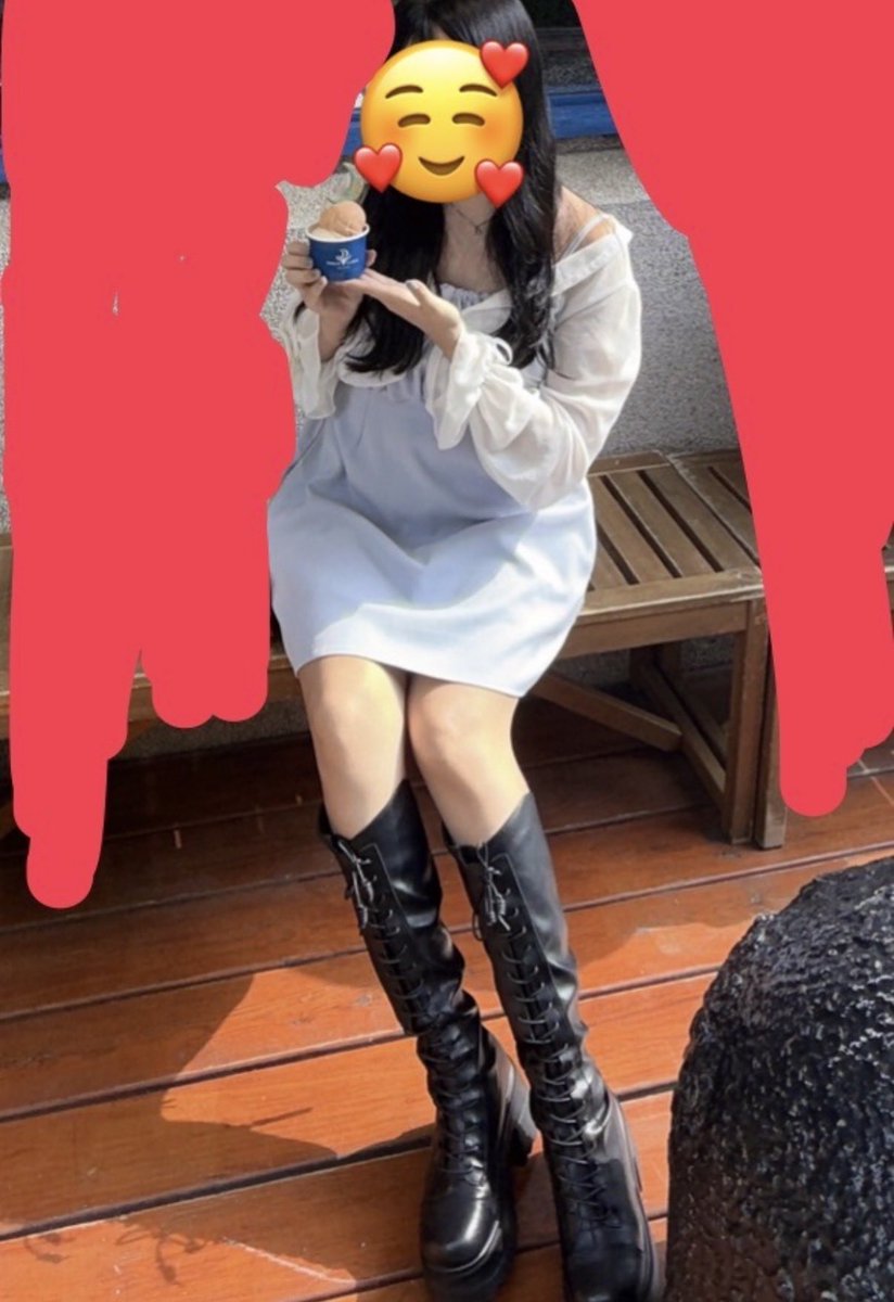 Mimicatpabd's tweet photo. 喜欢穿长靴配短裙的女友在家里昏倒了…..裙子也太短…黑色的内裤都被看光了，穿着长靴内八趴在地上的样子真的好可爱 #分享女友 #绿帽 #战败 #寝取 https://t.co/xW9JRIFdxk
