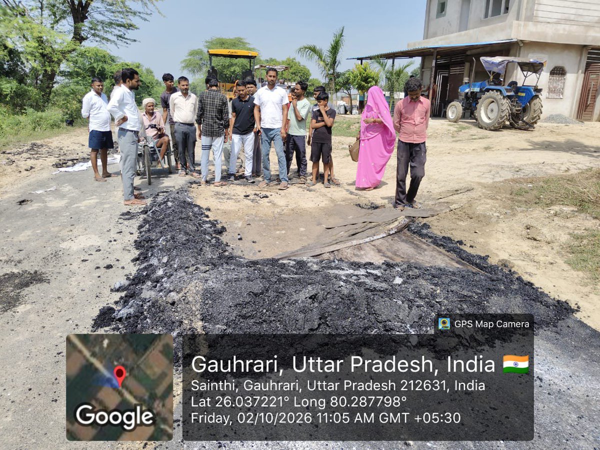 AjaiBhadauriya's tweet photo. @myogiadityanath @CMOfficeUP @CommissionerPrg @dmfatehpur सड़कों की गुणवत्ता को लेकर सरकार के दावों ग्रामीणों ने खोल दी पोल। ये कैसा निर्माण...? सड़क का बनना और बिगड़ना साथ-साथ...?? भ्रष्टाचार के आकंठ में डूबी न��र्माणदाई संस्था पर कार्रवाई क्यों नहीं...??? https://t.co/s59qEBVmM6