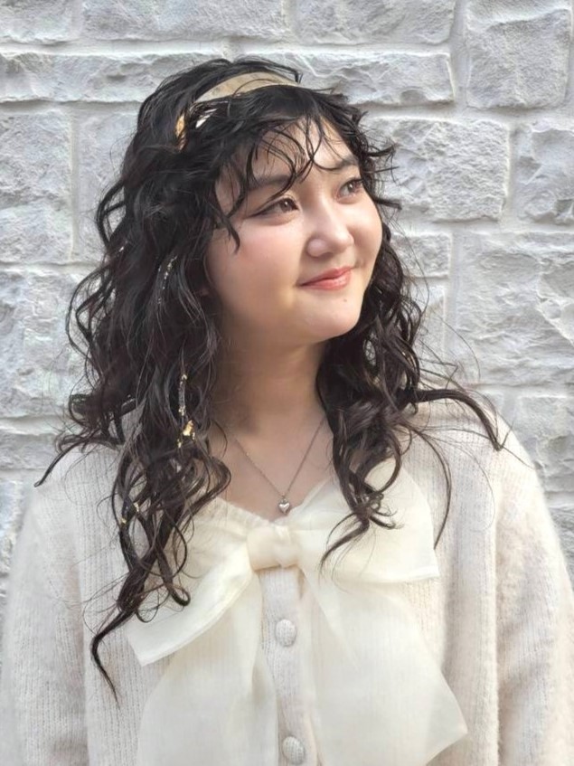 COCOAINA_Oyama's tweet photo. 【10/2(金) 夜・赤坂見附／晴れの夜🌙✨】
駅近・JADE｜ヘアメイク＆キラかわ💄💫

晴れの夜で、赤坂見附は少し明るさが残る金曜の街🌃  
週末の準備を進める方が増える“動きやすい夜”です。  
気温も落ち着いていています✨素敵な土日を予感できる夜。  
明日・明後日のご予定が確定している方は、早めのご予約がおすすめです📩

────────────────────

◎ 明日・明後日の土日  
天気予報では、久々に“気配が良い”晴れの週末☀️  
ここしばらくで最も“整う週末”になりそうです。  
予約は早めがおすすめです📅✨

◎ 10/3(土) 晴れ予報☀️  
6・7時台：計6名様受付OK  
8時台：1名様受付OK  
9時台：満席  
10時台：1名様受付OK  
11時以降：満席  
ヘアセット・メイク・ヘアアレンジ  
パーソナルレッスン（セルフヘアセット／メイク）受付中💇‍♀️💄

◎ 10/4(日) 晴れ予報☀️  
8時台：2名様受付OK  
10:30〜13:00：計11名様受付OK  
13時以降：満席  
ヘアセット・メイク・ヘアアレンジ受付中✨  
ネイル・着付けはお問い合わせください💐👘💅

────────────────────

◎ 平日・土日とも毎朝8時OPEN🌅  
朝8時より前も問合せから受付できます📱  
数か月先のご予約も、専用クーポン・電話・公式ラインからOK📞💬

ニューオータニ、赤坂の各式場、  
日枝神社・豊川稲荷赤坂別院にもアクセス便利です⛩️🚶‍♀️

【HPBアプリ→JADE】  
🔍 JADE 赤坂  
🔍 351984（店舗ID）

【JADE HPB web】  
フル表示→ https://t.co/D4rE2Ns84L  
ダイジェスト→ https://t.co/gYOK56z2bs

最新の空き状況は  
トップ  
↓  
クーポン  
↓  
【web問い合わせと連絡はこちら】  
からご覧いただけます📲