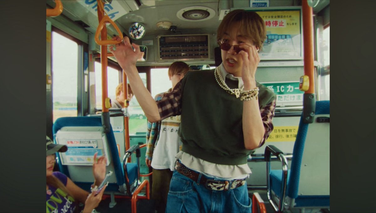 kanaunaty's tweet photo. 住み近いみんなとバス車内見てウハウハ🫠 https://t.co/43hmS5YuHD