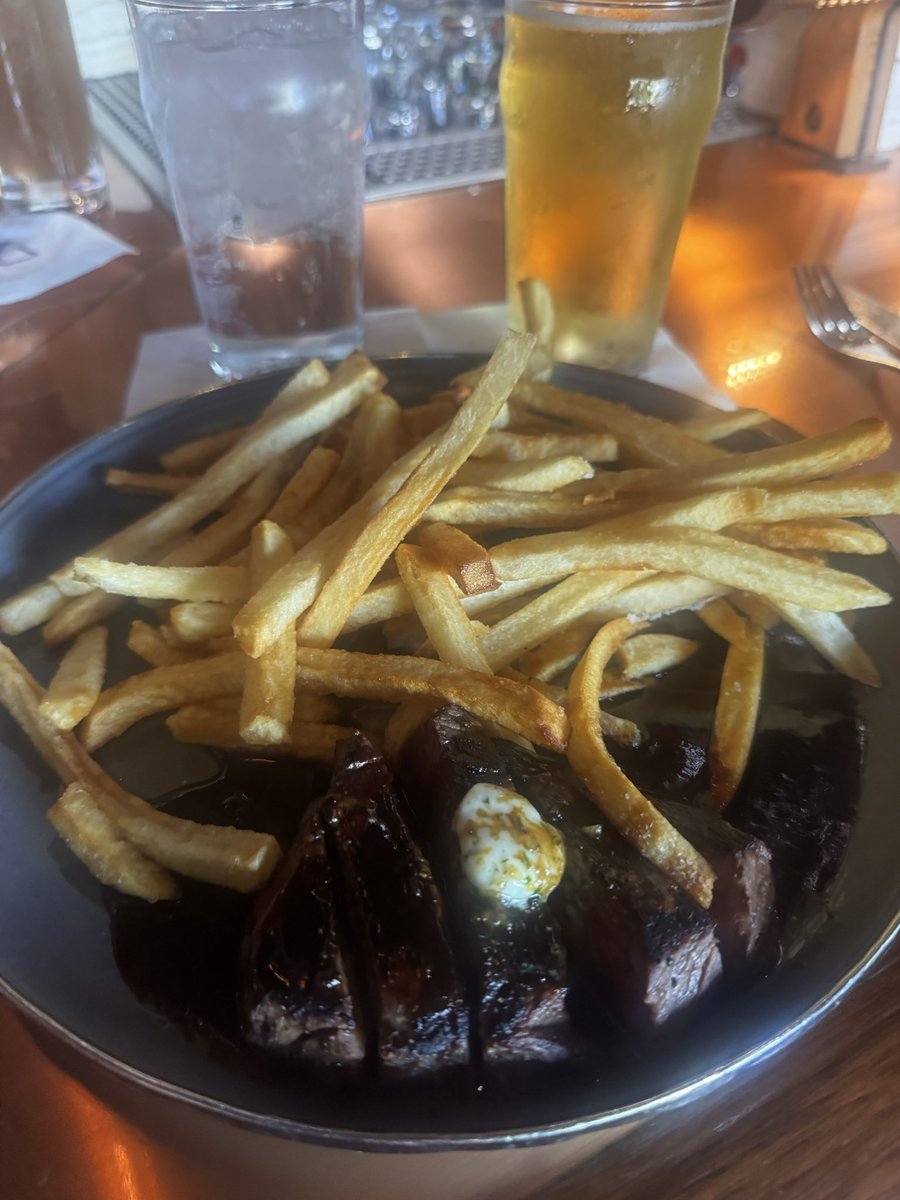 CoachHop's tweet photo. ๐ฅฉ๐ #SteakandFrites ๐ค โญ๏ธ #CowboyStar #ThursdayHappyHour #FridayEve #FridayJr #PreGameForTheWeekend https://t.co/Fmu8OgSRHV