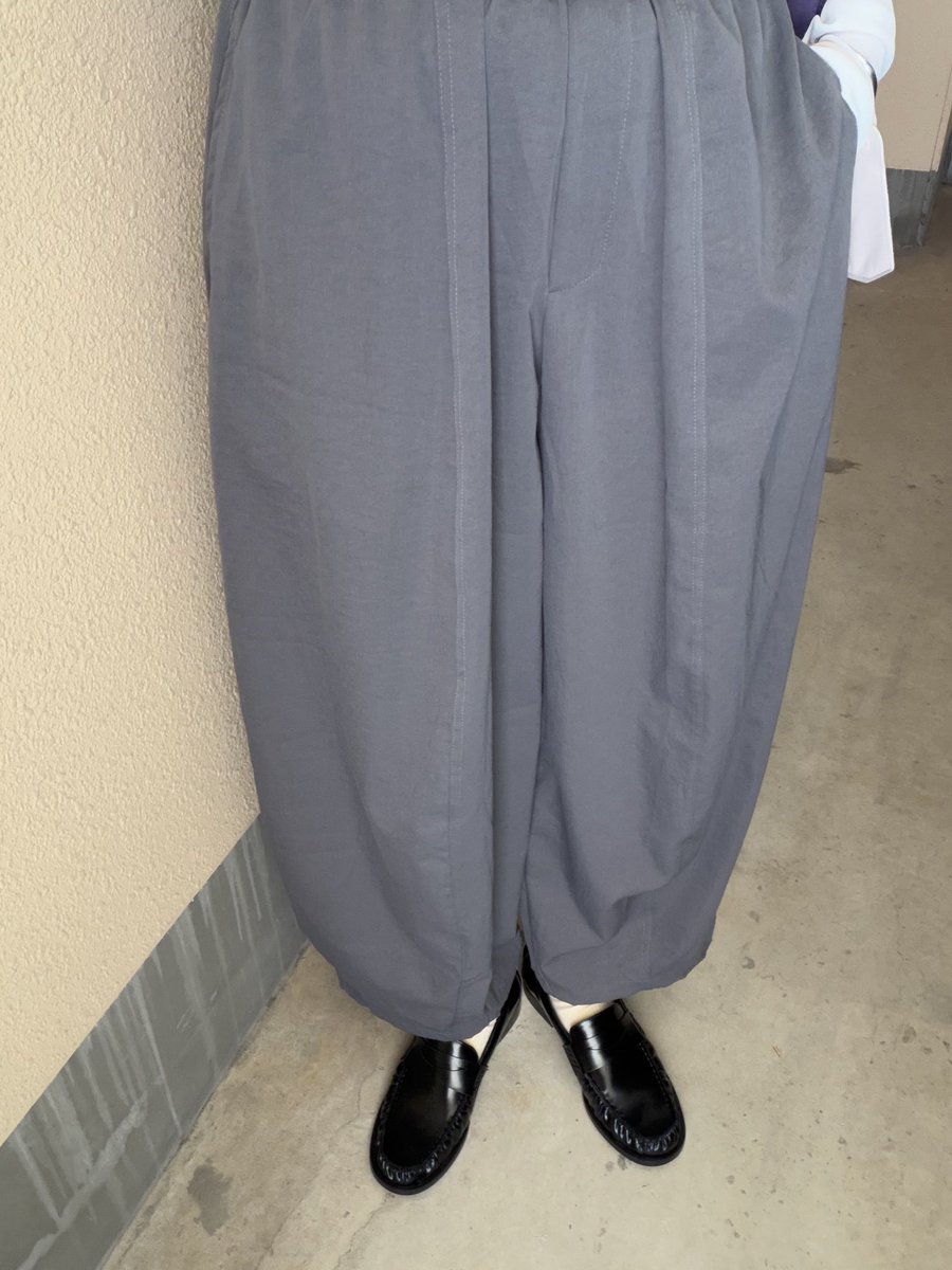 ponchan__select's tweet photo. やっと履けた！！しまむら価格の超バズパンツ
コクーンシルエットのパンツって初めてなんだけど、腰回りパーーーン界隈の私としては正直……￼ https://t.co/6QaSBWPYzg