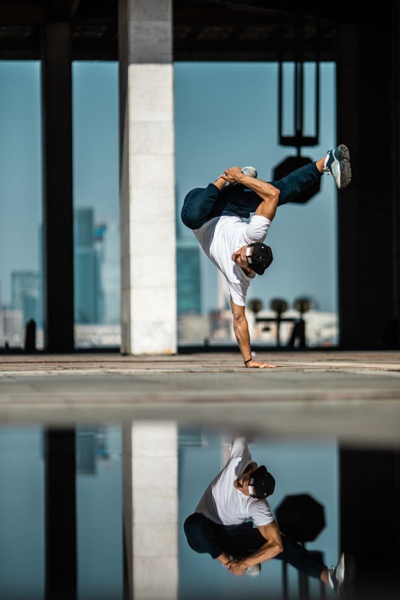 josephh_brad's tweet photo. Seriously impressed by the skill here, that reflection is sick
#breakdance https://t.co/rYdK3o083T