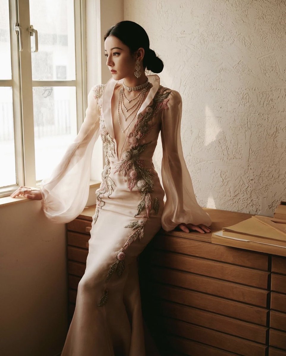 LFox472505968's tweet photo. It’s not the clothes that make Dilraba; it’s Dilraba who makes the clothes look great!💃🏻
 
#Dilraba #Dilireba https://t.co/DGRg6fH2Nf