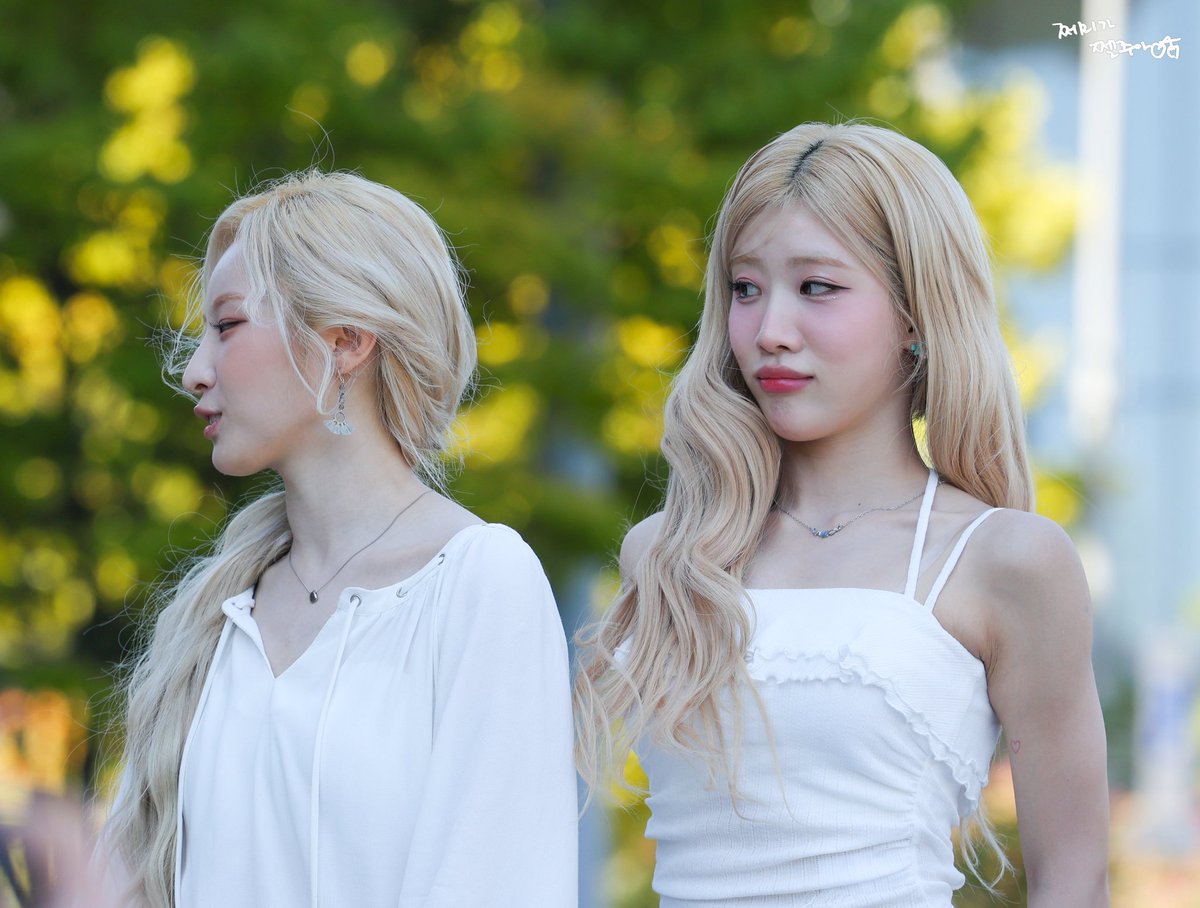 xio_orbit's tweet photo. GOOD MORNING TO MY LIPSEUL https://t.co/VgrYzPGRaS