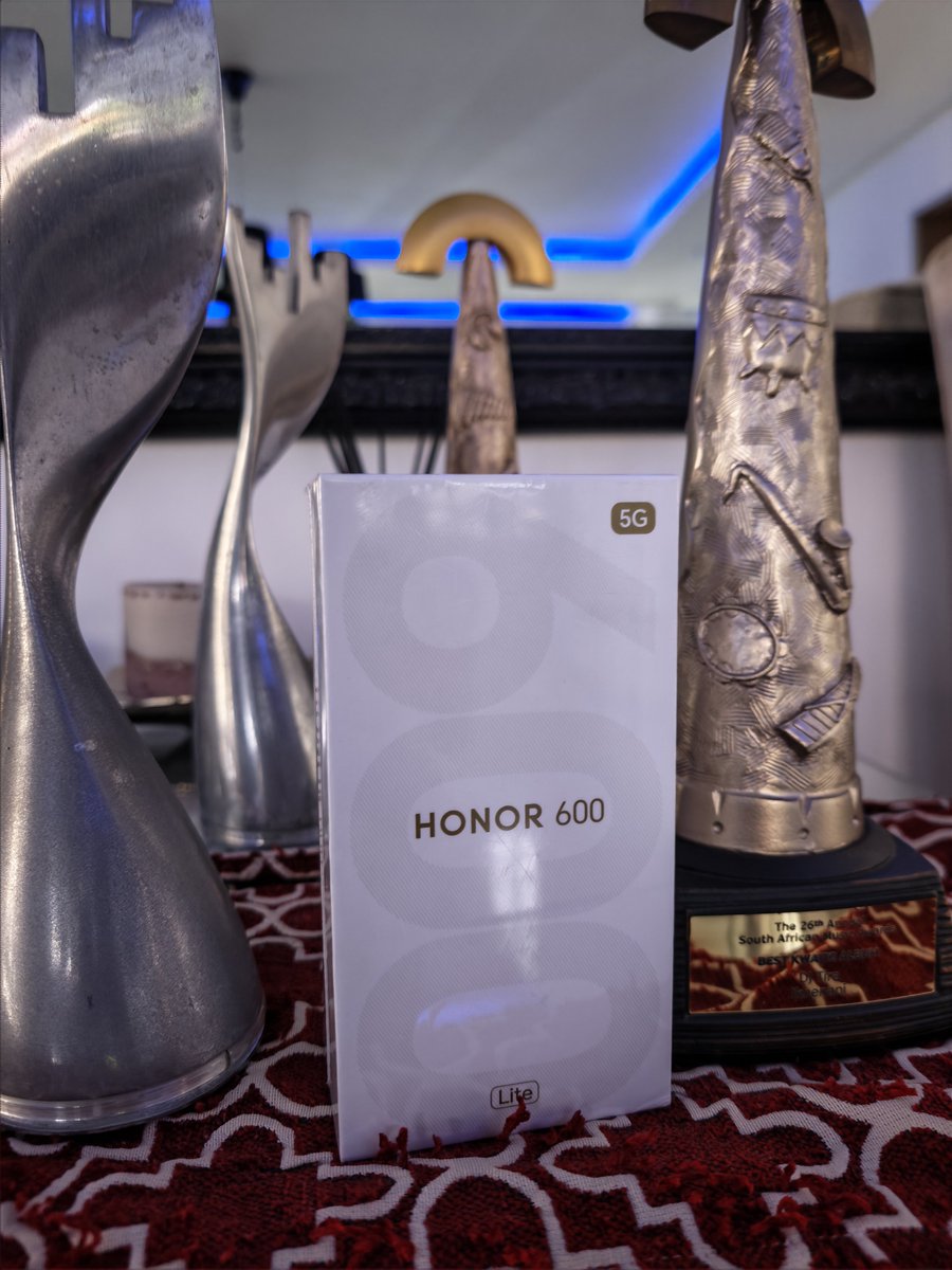 DJTira's tweet photo. @HonorAfrica Winner to be announced at 17:00 🙏🏾 say your prayers as I go throw my timeline.... Tips: follow @HonorAfrica &amp; @DJTira 🥳🥳🥳 #HONORSpringSale si ON ngama Friday giveaways https://t.co/weRfUrW9A4