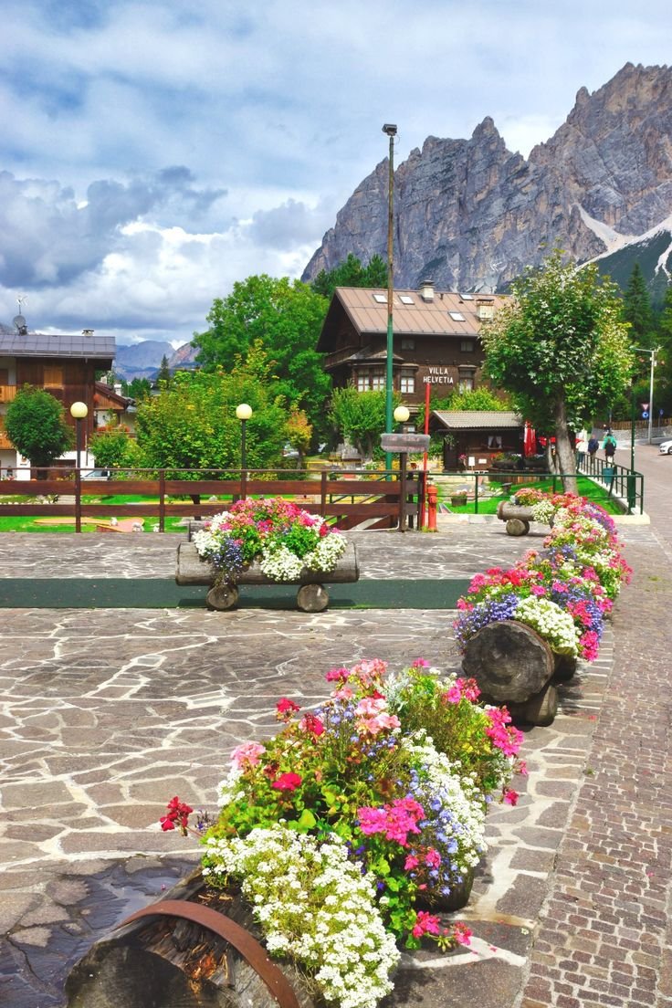 onllycutestuff's tweet photo. Cortina d’Ampezzo, Italy https://t.co/1SZXBDzPAz
