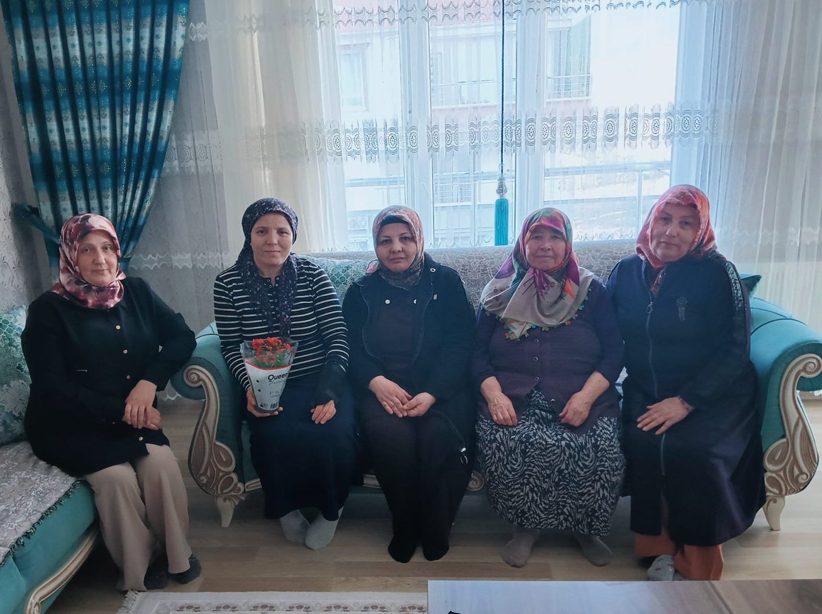 akkadinmamak's tweet photo. Küçük Kayaş Mahallesi komisyon üyemiz Melek Mutlu’yu ziyaret ederek geçmiş olsun dileklerimizi ilettik.
​Misafirperverliği için teşekkür ediyor, bir an önce sağlığına kavuşup aramıza dönmesini temenni ediyoruz. Acil şifalar dileriz. https://t.co/INxYP7axj6