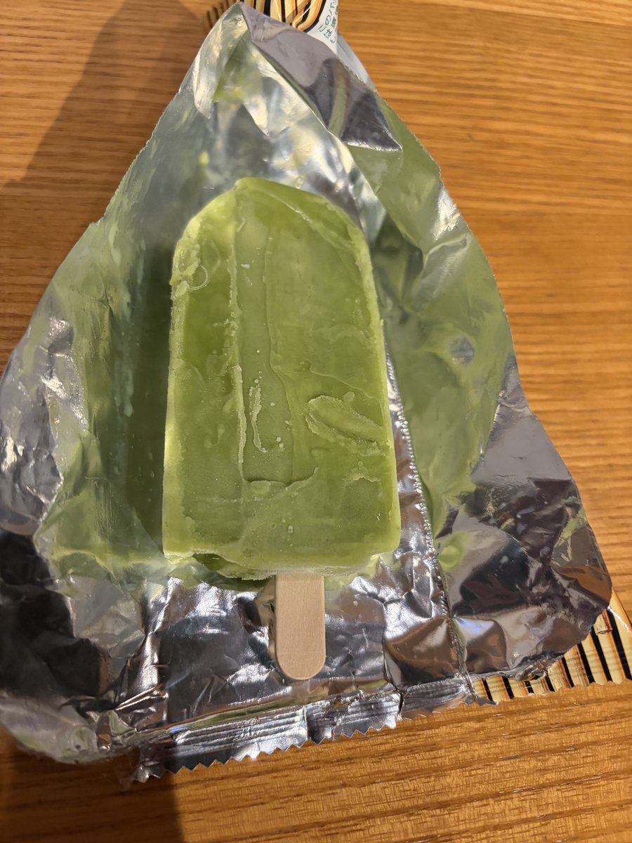 harunouen's tweet photo. 井村屋
抹茶小豆バー
買ってきてすぐです。
絶対、一回溶けてますよね。
親指付きます https://t.co/NoExZ8seOB