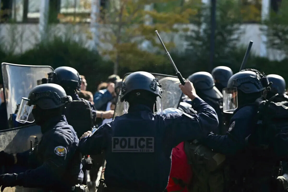 humanite_fr's tweet photo. Le syndicat de la magistrature appelle à cesser « de réprimer la jeunesse pour la faire taire »

🔴 Suivez en direct l’acte 3 du mouvement des lycéens
➡️ https://t.co/3btpYw9oxH https://t.co/za0HSv81a0