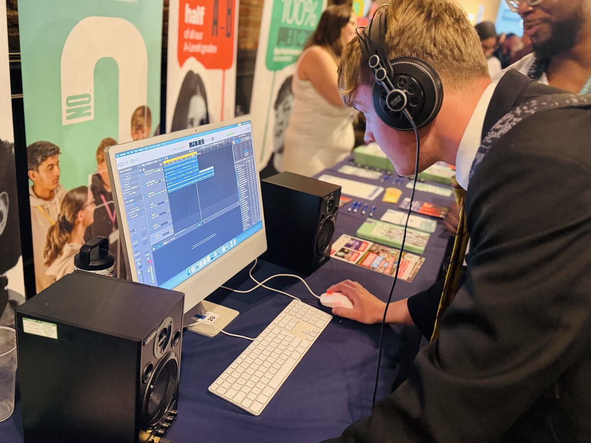 AmazingAccy's tweet photo. Some fantastic conversations happening around the room today! 💬
Students are speaking directly with local employers and finding out where their skills and interests could take them.
#AmazingAccrington #FuturesEvent https://t.co/kU3tJuMqal