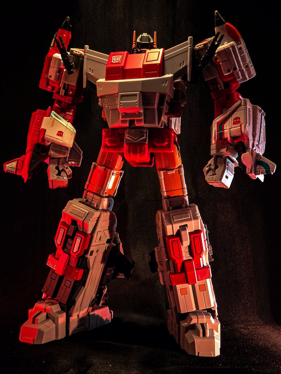 SpencerButlerVA's tweet photo. Air superiority.
#Transformers #Toyphotography #Actionfigurephotography #AgeofthePrimes #Superion https://t.co/UaOItTNfYO