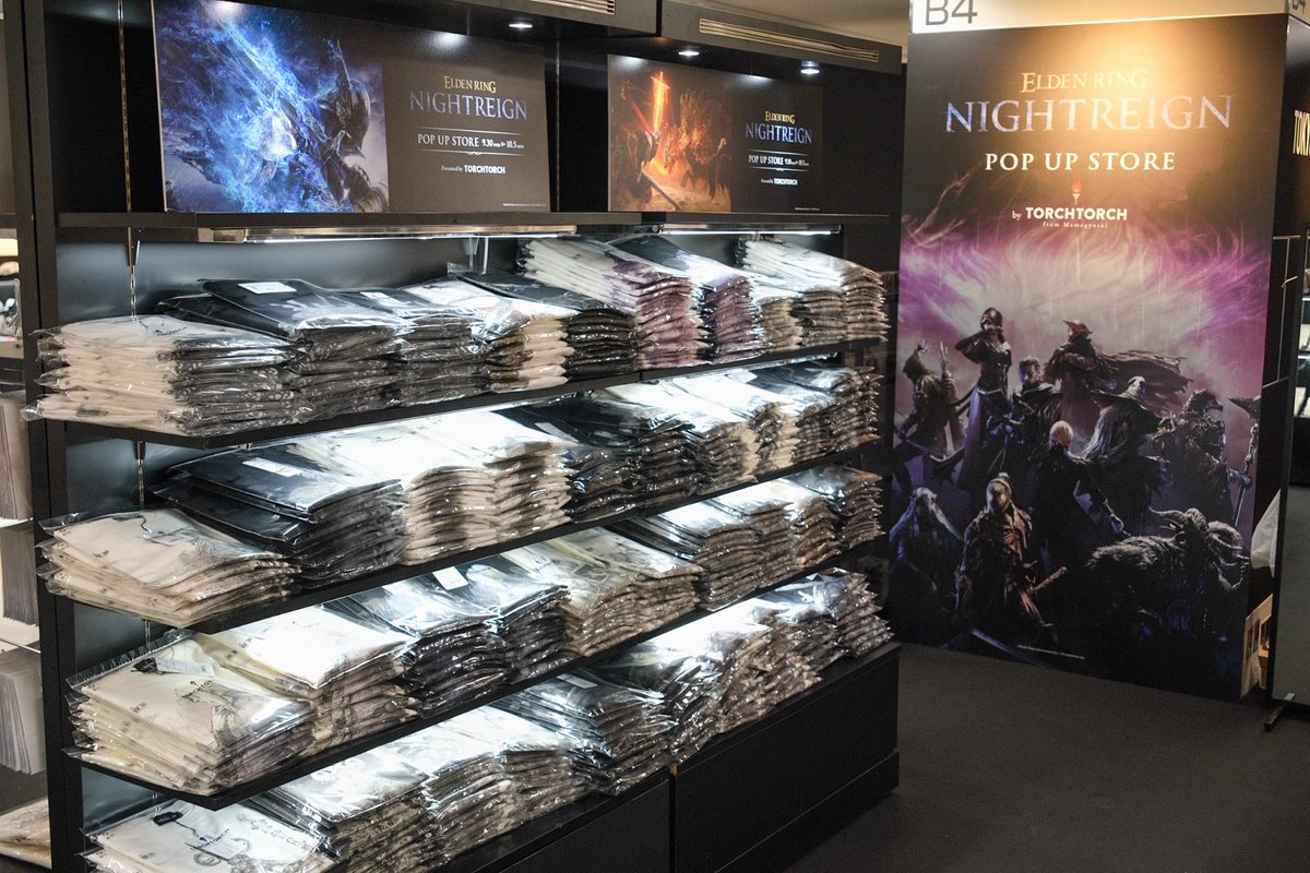 torchtorch_jp's tweet photo. 【ELDEN RING NIGHTREIGN POP UP STORE】
3日目が終了いたしました。本日もたくさんのお客様にご来場いただき、心より感謝申し上げます。
店内の様子をお伝えします。『NIGHTREIGN』のみでなく、『ELDEN RING』『DARK SOULS』の商品も用意しております。
明日以降も、皆さまのお越しをお待ちしております。どうぞよろしくお願いいたします。