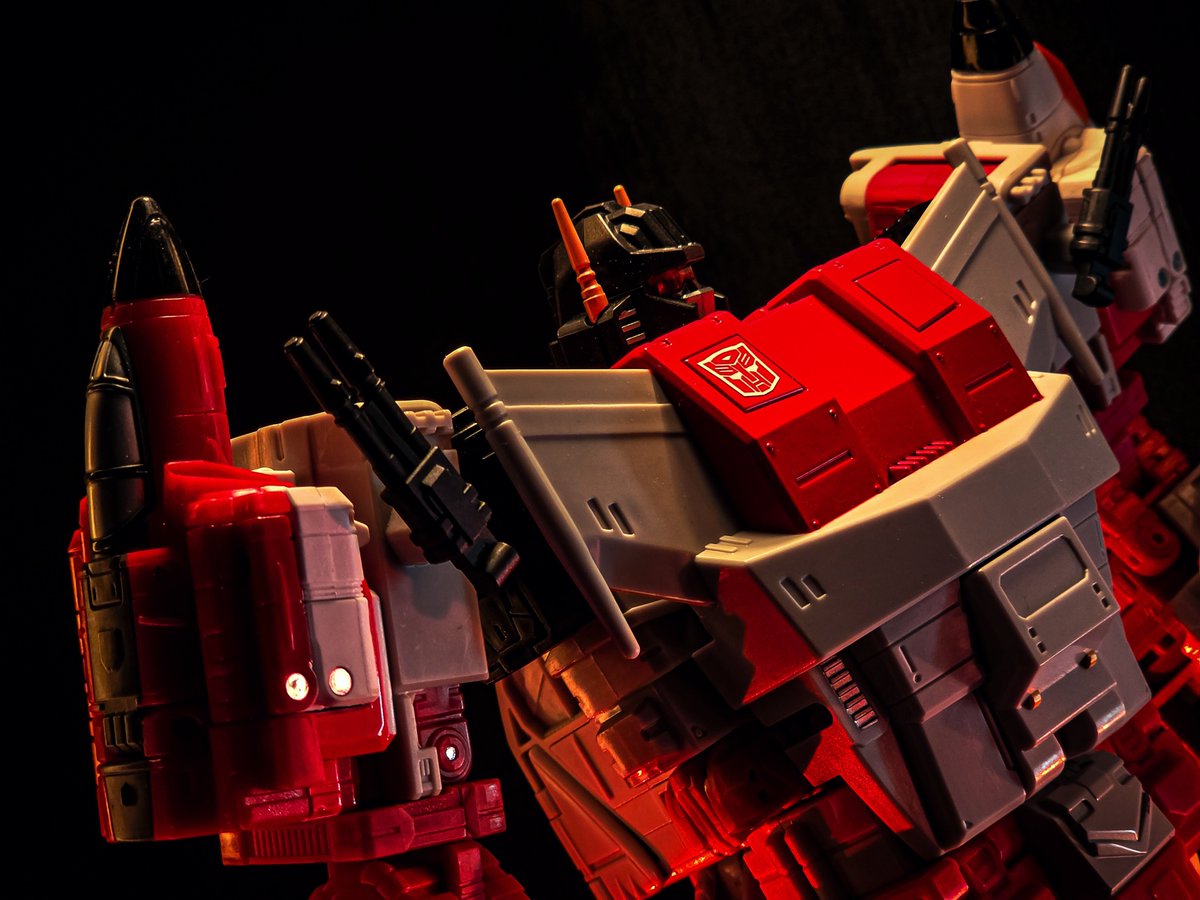 SpencerButlerVA's tweet photo. Air superiority.
#Transformers #Toyphotography #Actionfigurephotography #AgeofthePrimes #Superion https://t.co/UaOItTNfYO