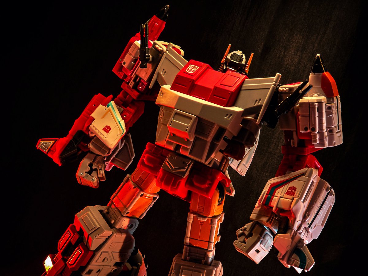 SpencerButlerVA's tweet photo. Air superiority.
#Transformers #Toyphotography #Actionfigurephotography #AgeofthePrimes #Superion https://t.co/UaOItTNfYO