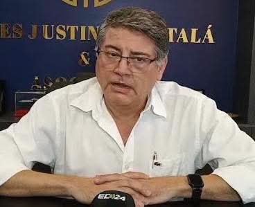LaKarapancita's tweet photo. SE ARMÓ EL CIRCO MASISTA! 🎪🤣

Jerjes Justiniano Atalá es el abogado que representa legalmente a Roger Mariaca, Alberto Zeballos y Martín Irusta en la acción de libertad presentada tras sus aprehensiones.

Y el mismo Justiniano aparece este año como abogado de la familia Crapuzzi en el conflicto por los terrenos del mercado Mutualista.

Ahora resulta que toda esta gente termina apareciendo conectada jurídicamente en el mismo entramado. Hijo de otro masista pa' variar.

¿Casualidad? Que cada uno saque sus conclusiones.