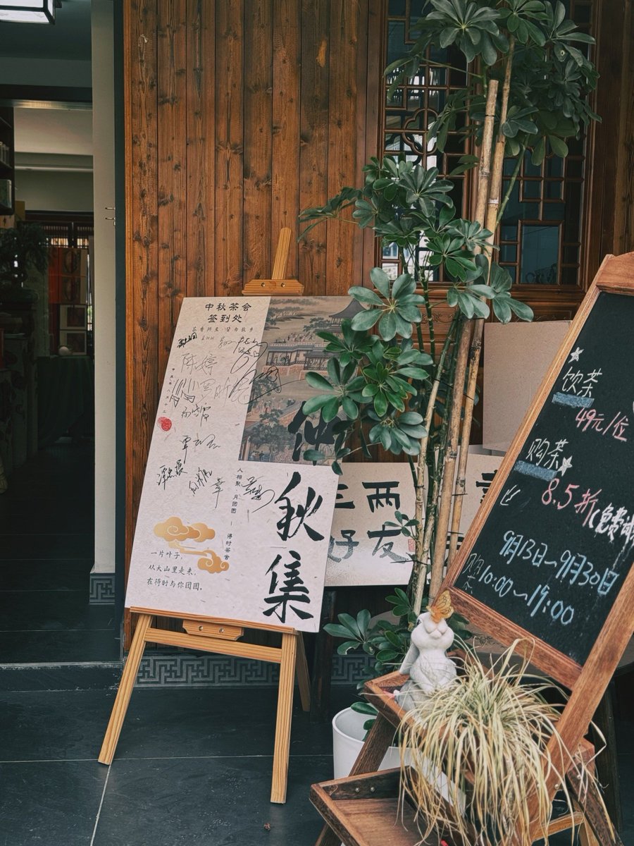 SilverOwlu9xw's tweet photo. Tonight, we’re popping open a bottle of fine zhang tang nai wine to toast small wins and cozy moments—cheers to good vibes!， https://t.co/e4KSLbWrZi