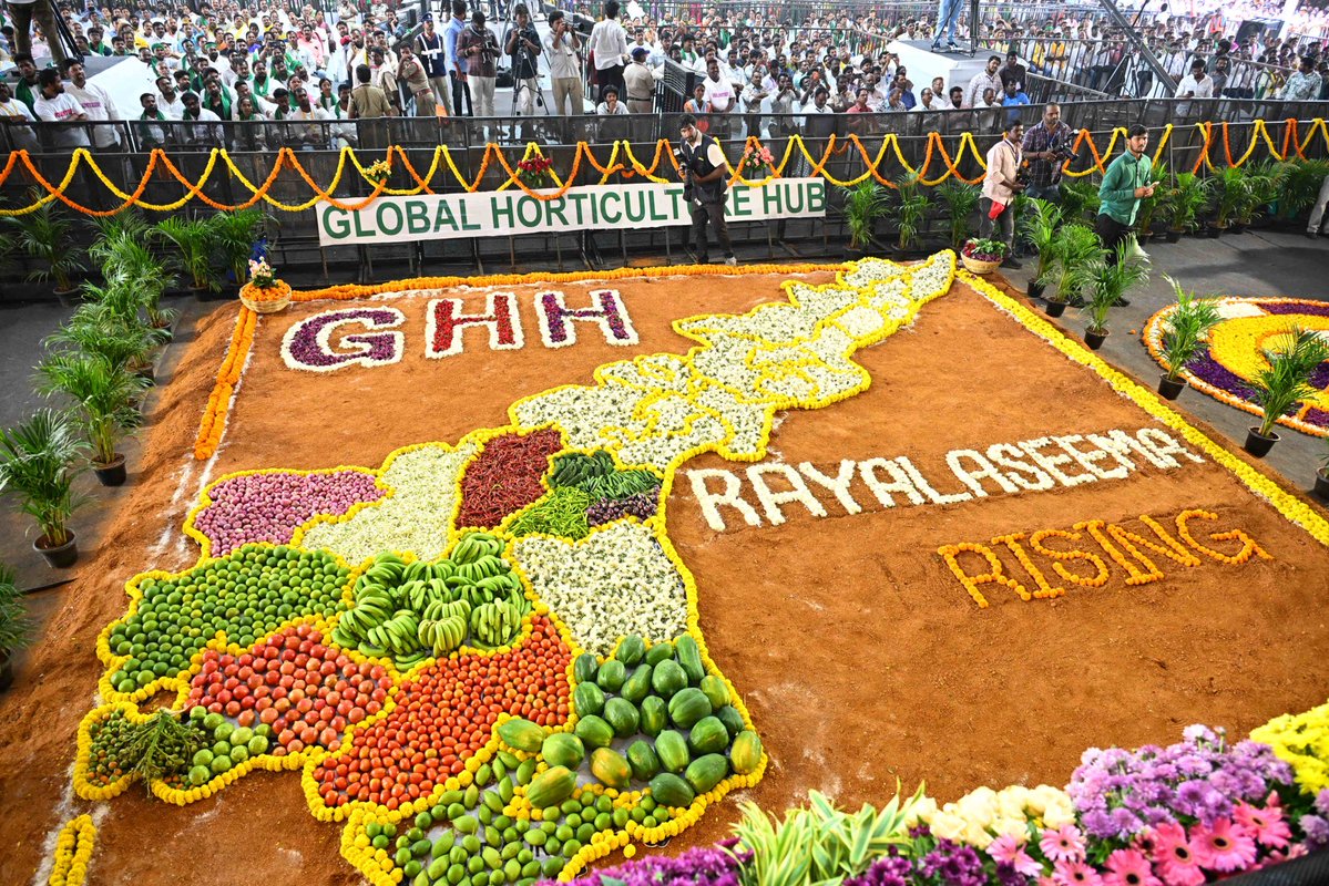 SBSUSA007's tweet photo. రాయలసీమలో వైసీపీ సున్నా అవడం ఖాయం!! 

వేలాది ఎకరాలు దోచి సీమ బిడ్డలని తమ బానిసలుగా తిప్పుకున్న వైఎస్ ఫ్యామిలీ, గొడ్డలి పార్టీ ని ప్రజలు నిశితంగా గమనిస్తున్నారు, ఏమాత్రం మార్పు రాని జగన్, ఇక ఇప్పట్లో మారడు అని ప్రజలు ఫిక్స్ అయ్యారు. ఎంతో మంది రాయలసీమ ఫ్రెండ్స్ తో మాట్లాడాక రాస్తున్న మాట ఇది. 

ఇంకోవైపు రాయలసీమ ని రతనాల సీమగా మార్చే ప్రయత్నం జరుగుతుంది బాబు గారి వల్లే!! 🔥💥

#Rayalaseema