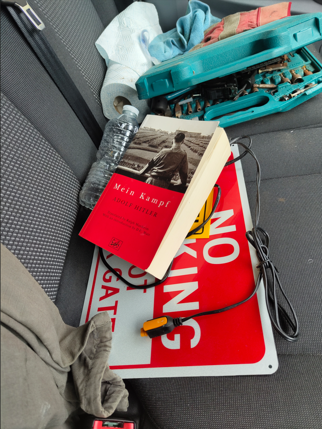 sknhd_14's tweet photo. Enjoying a bit of leisure reading at work. #white #nationalist #thisisengland https://t.co/luxVsn6LjR