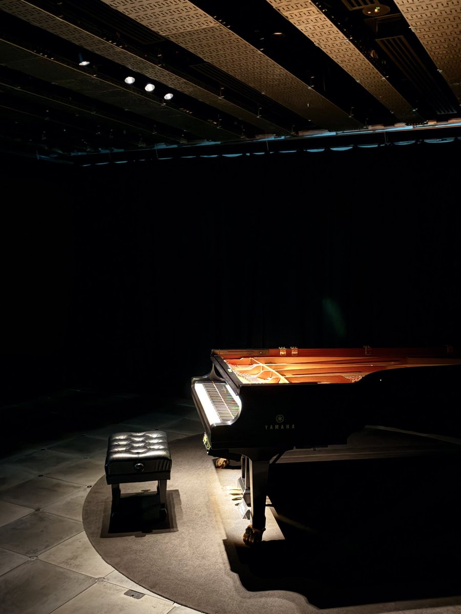 suck_it_nm's tweet photo. インストアイベントありがとうございました😌

その後、足を伸ばして「Ryuichi Sakamoto &amp; Tin Drum | KAGAMI+」へ。

まるで教授が目の前で演奏しているかのようなMR体験、とても興味深かったです。
ライブやコンサートの新しい可能性が見えた気がしました。

10/12まで！ https://t.co/Xt1iGE4R1K
