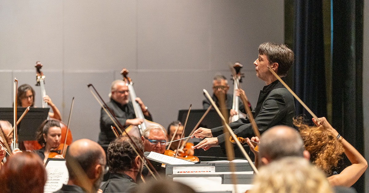 FundacionOex's tweet photo. Primer concierto, histórico, de una nueva temporada de Roberto Forés, con el debut con la OEX de Esther Merino. Con la asistencia del Consejero de Cultura, Turismo y Deportes, Laureano León, acompañando en su visita a Extremadura al embajador de Corea del Sur, Sr. Soosuk Lim https://t.co/OAXfEg8cSN