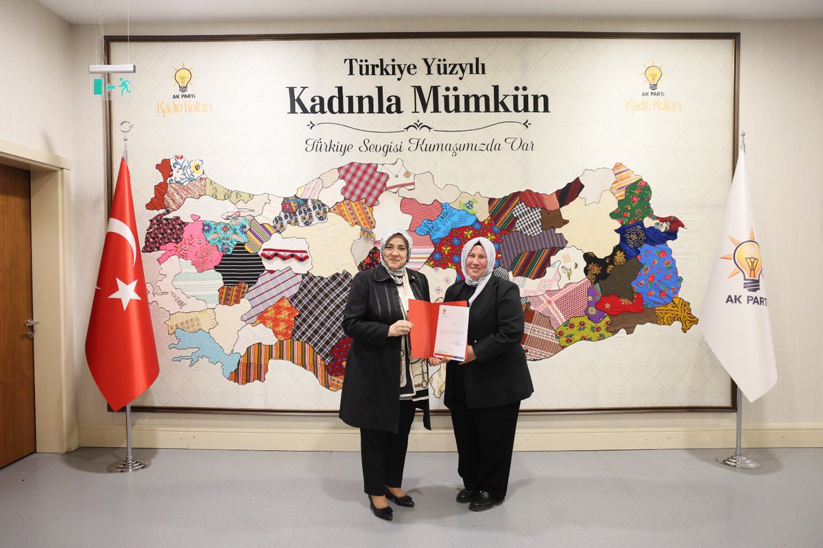 AKKADINGM's tweet photo. 📍AK Parti Genel Merkez

Çanakkale ilimizin;

📌Ezine İlçe Kadın Kolları Başkanlığına Gülay Yılmaz atanmıştır. Görevi devreden başkanımız Özlem Akyüz’e özverili çalışmalarından ve gayretlerinden dolayı teşekkür ediyoruz.

📌Lapseki İlçe Kadın Kolları Başkanlığına Neşe Aygün atanmıştır. Görevi devreden başkanımız Nursel Marmara’ya özverili çalışmalarından ve gayretlerinden dolayı teşekkür ediyoruz.

Görevi devralan başkanlarımıza mazbataları Başkanımız @tugbaisikercan tarafından teslim edildi.