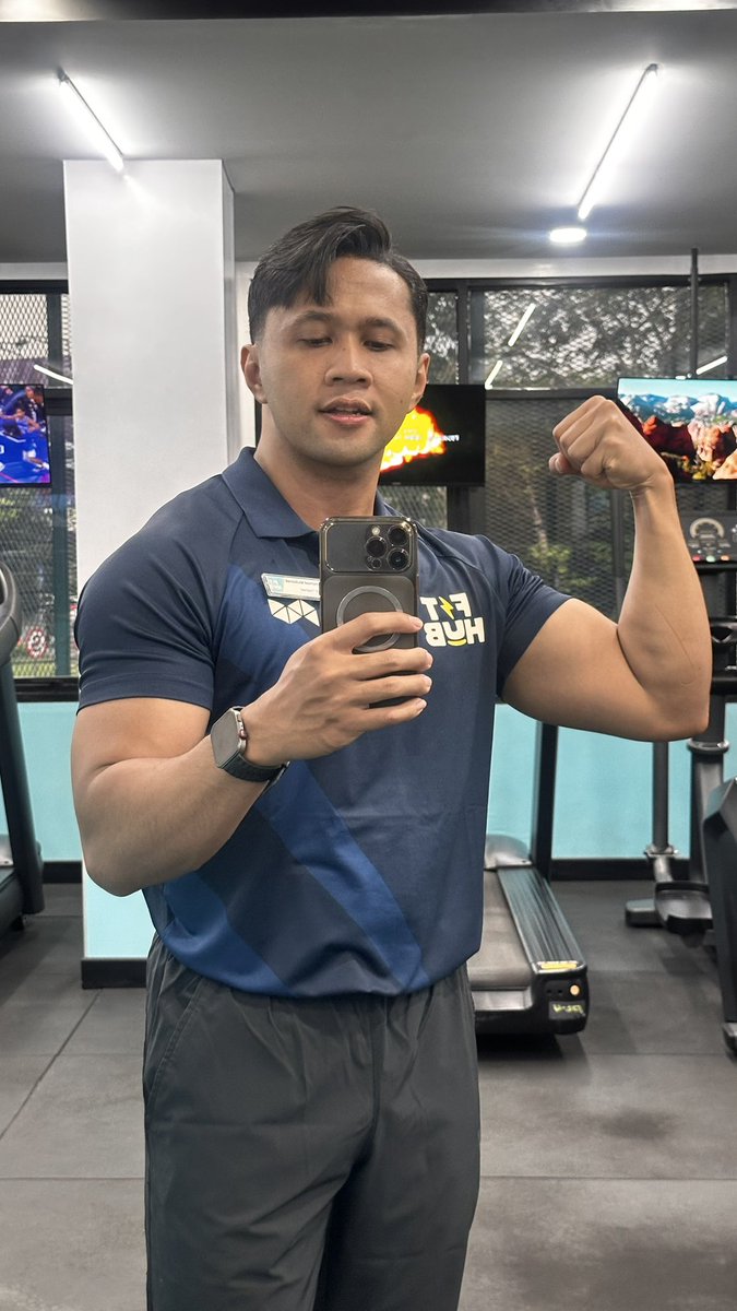 builtstrong24's tweet photo. kalian pilih yang mana? grab mode apa pt mode? https://t.co/IMRMZXKw1Y